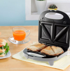 Sandwichera Y Waflera 2 en 1 Con Placas Intercambiables Antiadherentes Smartlife