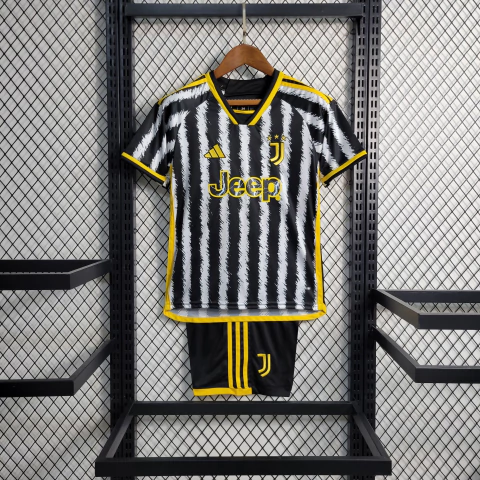 Conjunto Infantil Juventus Home 23/24 - Preto/Branco