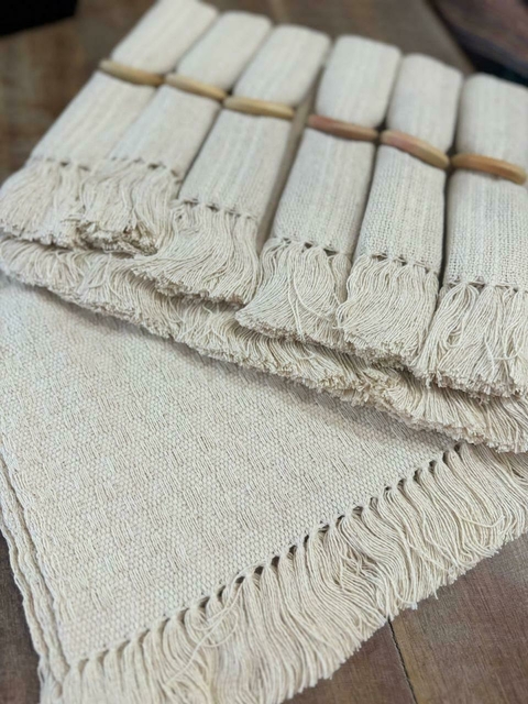 Jogo Americano 18 peças 6 lugares americano, 6 guardanapos, 6 argolas