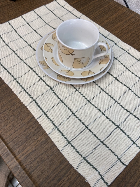 Jogo Americano 7 peças Cru com Listra Cinza ( 1 peça 30cmx92cm e 06 peças 30cmx46cm)