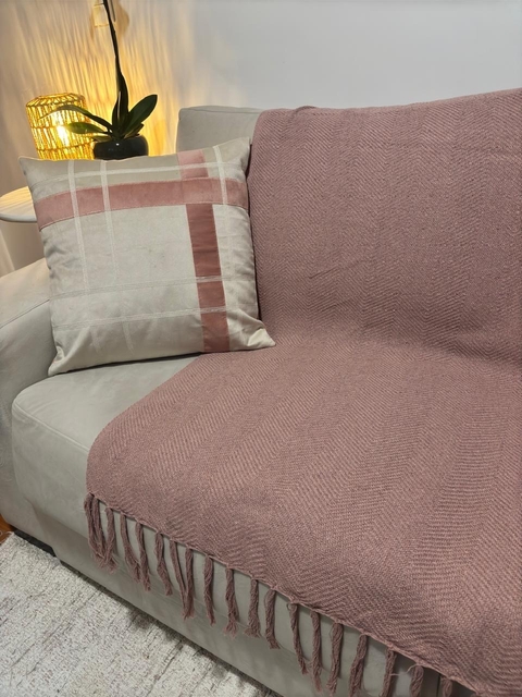 Capa para Almofada em Suede Bordada 45cm x45cm - comprar online