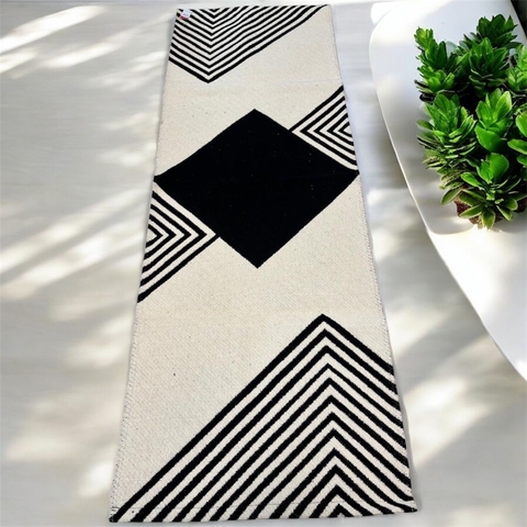 Passadeira em algodão cru com detalhes preto - comprar online