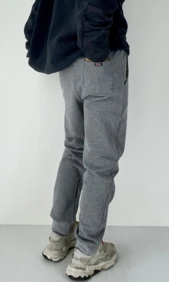 Jogging Frizado Gris en internet
