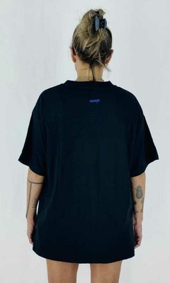 REMERA MUJER s24 OVERSIZE RIETVELD - Rethink Hurlingham
