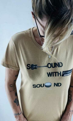 REMERA MUJER PRINT s24 SOUND - comprar online