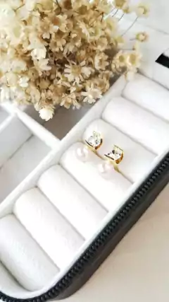 Brinco Pérola com Zircônia Quadrada na internet