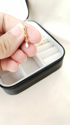 Brinco Argolinha com Gotinha Zircônia Cristal na internet