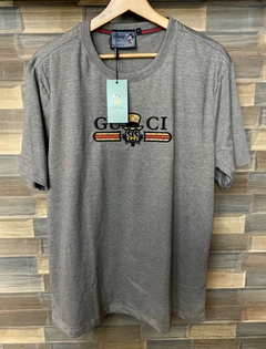 camiseta Gucci G bordado