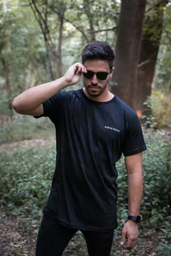 Remera Roots Negra