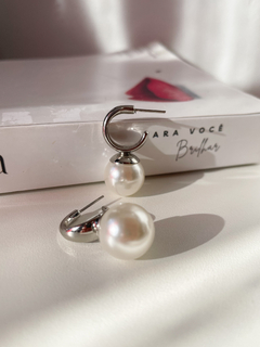Brinco Gold Meia Argola com Pérola - comprar online