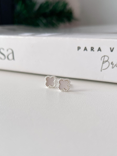 Brinco de Prata Trevo Minimalista