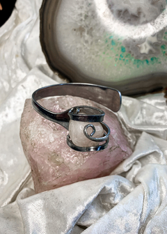 Pulseira de Garfo com Quartzo Rosa na internet