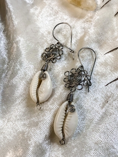 Brinco de Búzios (escolha o detalhe) - buy online