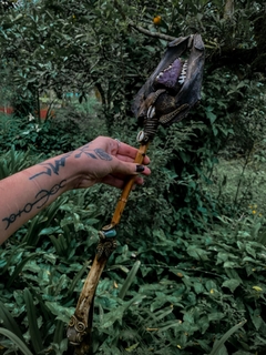 Image of Cetro de Poder - com ossos e cristais naturais