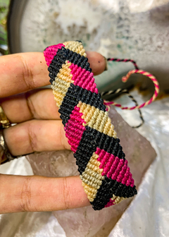 Pulseira de Macramê Ponto Flecha (ou tornozeleira) na internet