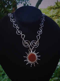 Colar Sol em Claves de Sol