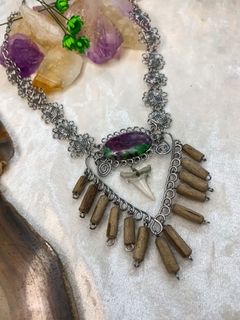 Image of Colar com Rubi Zoisite e Dente de Tubarão