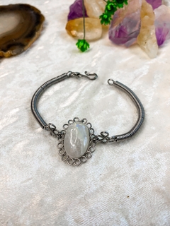 Pulseira com Pedra da Lua - comprar online