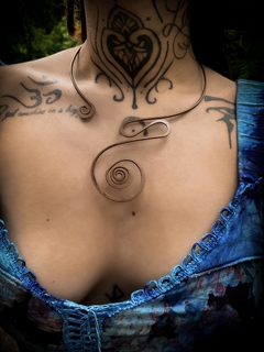 Gargantilha de Cobre Espiral - comprar online