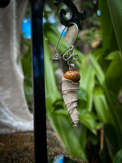 Brinco Solitário com Dente de Tubarão