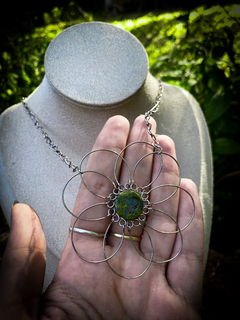 Colar Mandala com Serpentina na internet