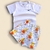 Conjunto infantil branco com camiseta de manga curta e shorts estampados do Bart Simpson.
