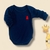 Body manga longa azul marinho para menino com detalhe em vermelho