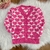 Casaco cardigan tricot infantil feminino rosa chiclete com estampa de corações