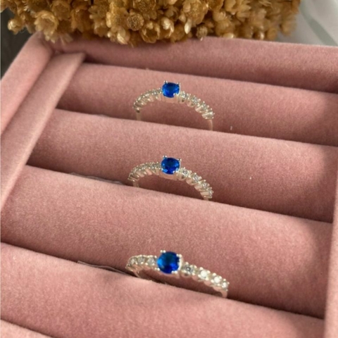 Anel Solitário Azul em Prata 925