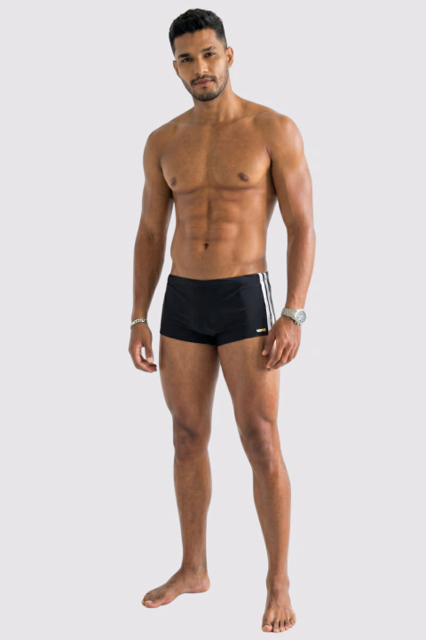 Sunga boxer masculina com detalhe nas laterais.
