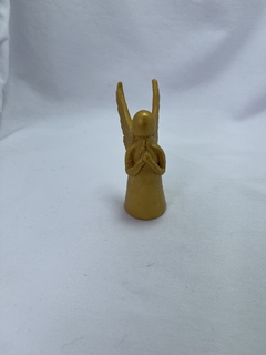 Miniatura de anjo em cerâmica, feito à mão.