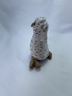 Corujinha em cerâmica, feita à mão. - comprar online