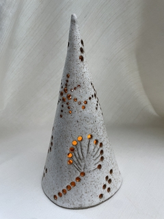Cone para Velinha (G) em cerâmica, feito à mão.