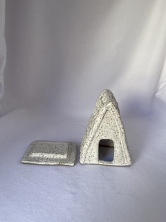 Porta vela casinha em cerâmica, feito à mão. na internet