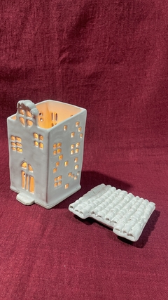 Casinha em cerâmica, feita à mão. - comprar online