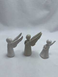 Miniatura de anjo em cerâmica, feito a mão. - comprar online
