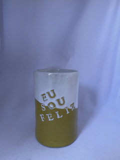 Caneca em cerâmica, feito à mão. - comprar online