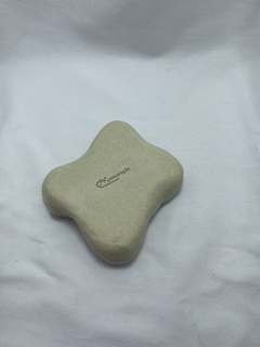 Porta joias em cerâmica de alta temperatura com conchinha, feito a mão. - comprar online