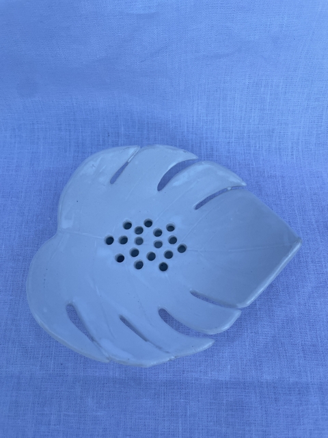 Saboneteira, feito à mão em cerâmica.