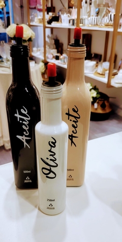Aceitera con pico de plástico 250ml - comprar online