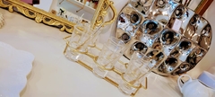 Copetineros de vidrio con cuchara y rack de metal