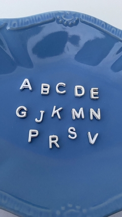 Dijes letras lisas