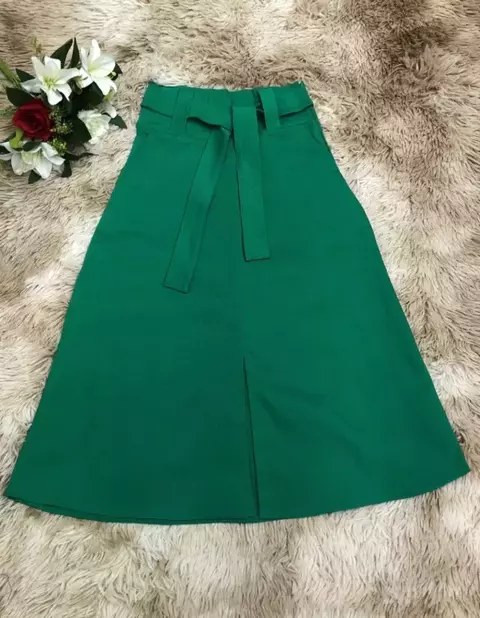 Saia Midi com bolso e fenda frontal (Verde Bandeira) - comprar online