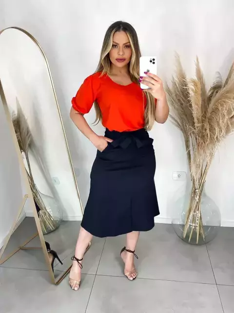 Saia Midi com bolso e fenda frontal (Preto) - comprar online