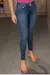 Calça Capri Jeans Feminina modelo Skinny, marca Loopper