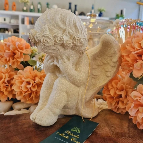 Anjo com Mão no Olho Bege