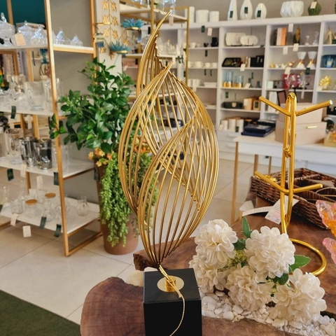 Escultura Metal Dourada Torre Orgânica - comprar online