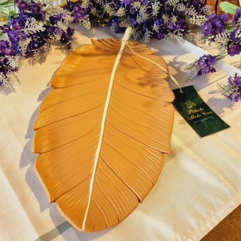 BANDEJA em ESCULTURA DE RESINA FORMATO PENA