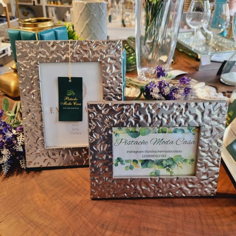 PORTA RETRATO PRATA COM BORDAS AMASSADA