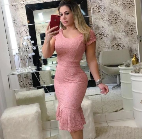 Vestido Midi Tubinho com Babado Todo Na Renda